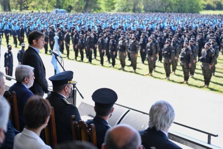 Kicillof tomó juramento a cadetes egresados de la escuela Vucetich