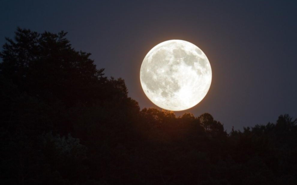 Luna llena en Aries de octubre 2021: cuándo es y cómo afecta a cada signo del zodiaco
