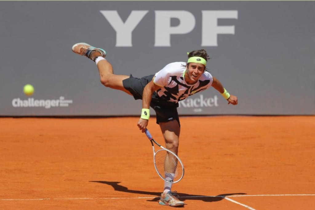 Tomy Etcheverry ganó un partidazo y se metió en los cuartos de final