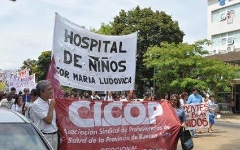 Médicos realizan jornada de paro en hospitales públicos de la Región