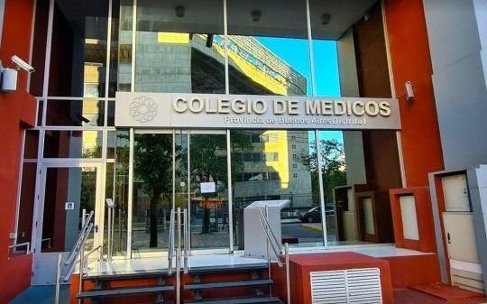 Fuerte crítica del Colegio de Médicos a la política de salud: "¿A dónde piensan llevarnos?"