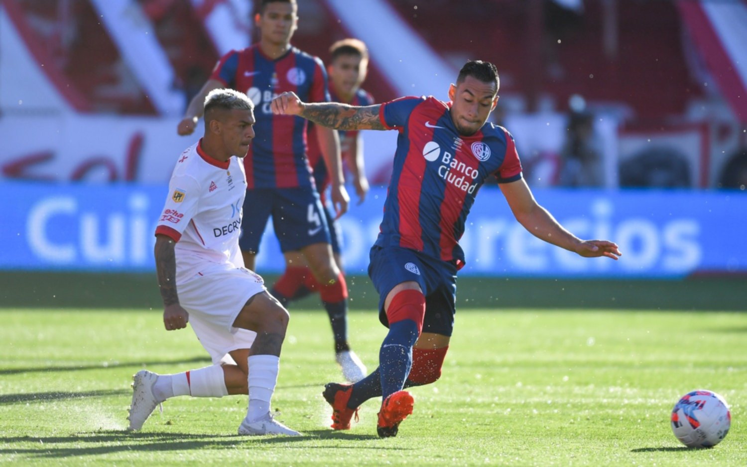 El clásico se lo llevó Huracán: superó 2 a 1 a San Lorenzo y lo hundió más