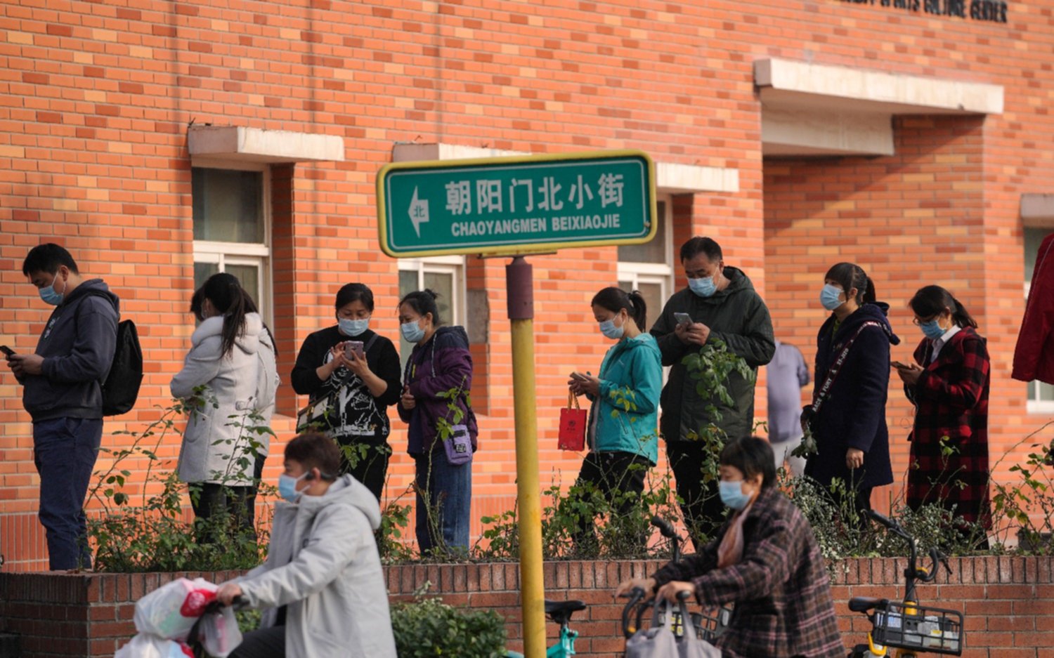 Coronavirus en China: por rebrote de la variante delta ordenan confinamientos y suspenden actividades