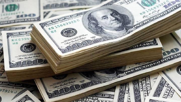 Tregua con el blue: el dólar informal bajó un peso