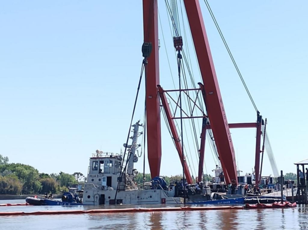 Reflotaron al remolcador hundido en el Puerto
