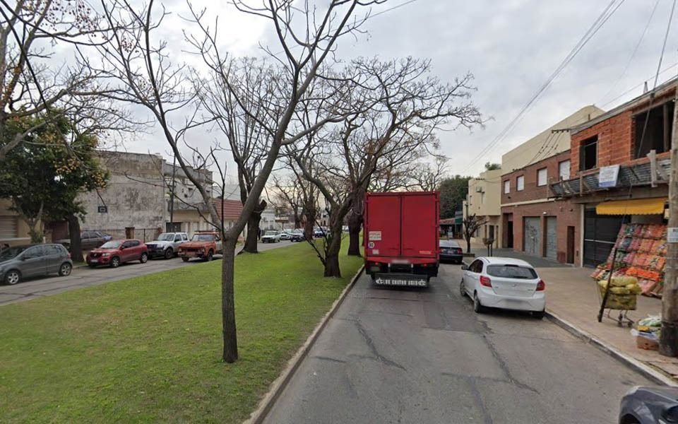 Persecución, tiros y choque: empezó en barrio Hipódromo y terminó en Ensenada