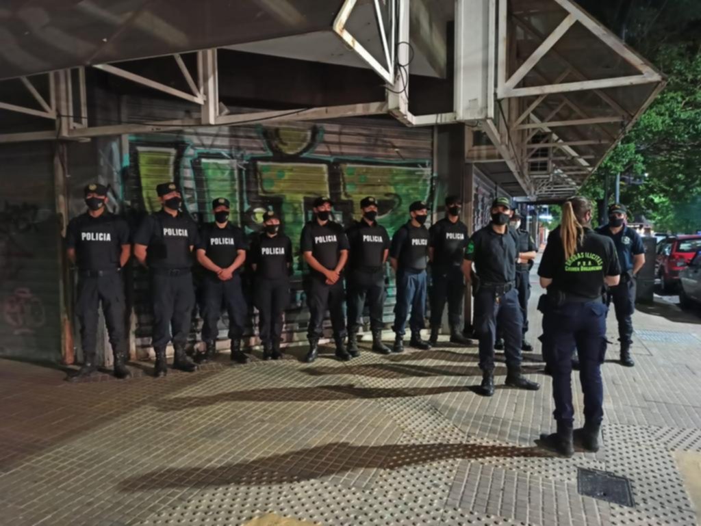 Policías en formación, por las calles de La Plata