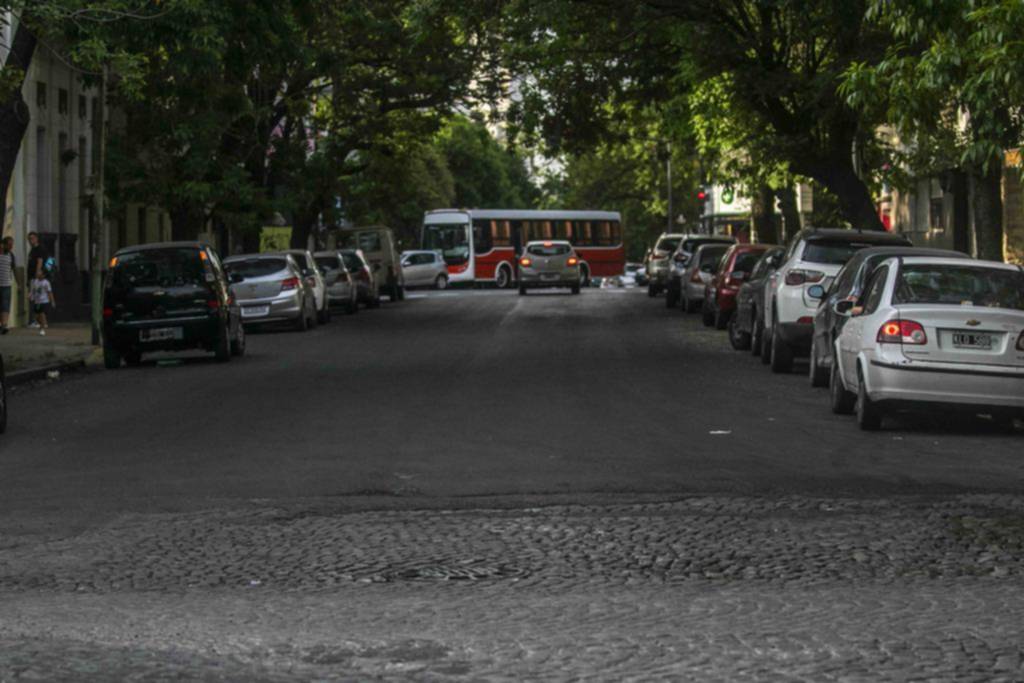La Justicia ordenó frenar obras de pavimentación sobre adoquines