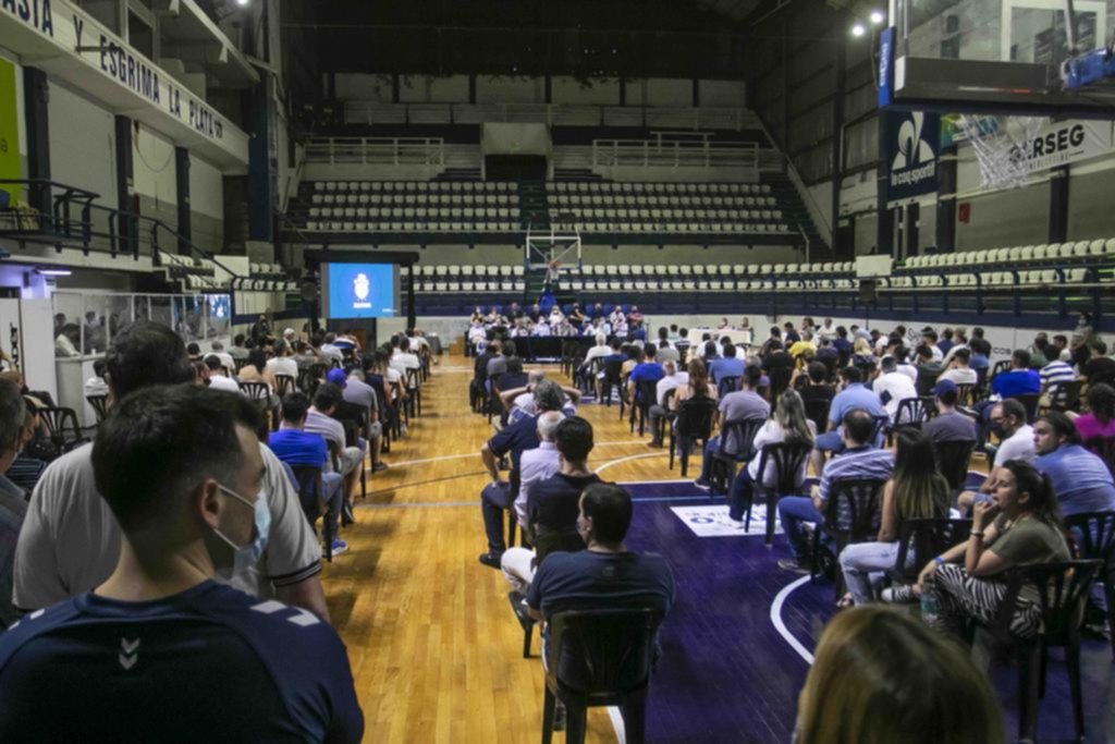 Picos de tensión y reproches durante la Asamblea mens sana