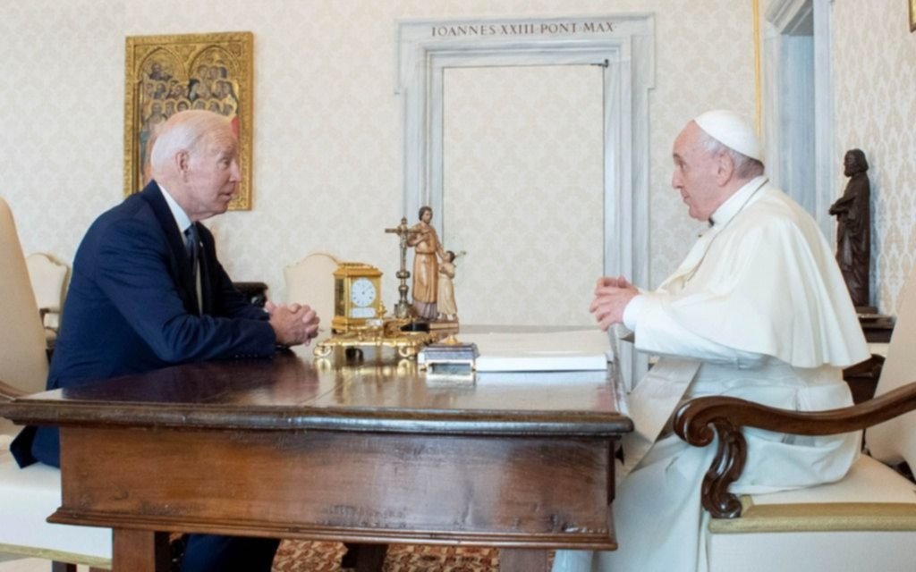 Francisco estuvo reunido con Biden durante más de una hora