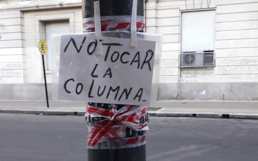 Una columna que es un peligro pero nadie hace nada