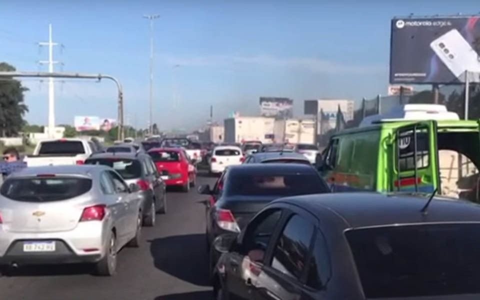 Un piquete generó trastornos en el tránsito de la Autopista y hubo varios kilómetros de cola