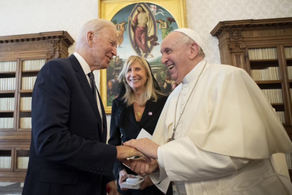 Biden y el Papa: un encuentro cargado de gestos
