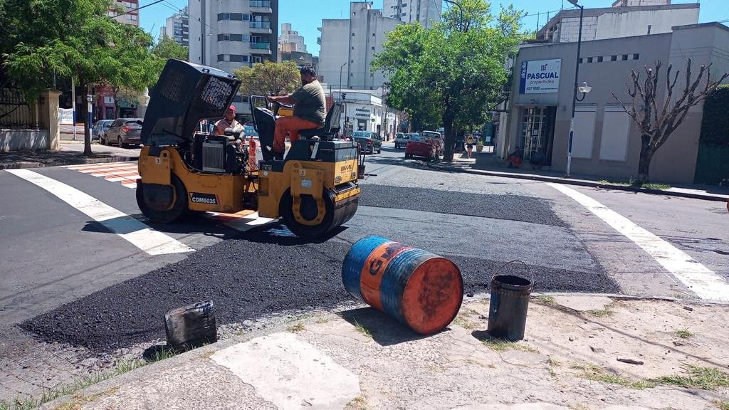 Piden levantar el asfalto: movilizados por el adoquinado