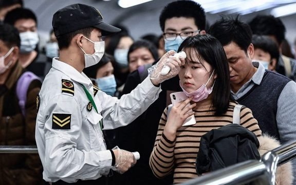 Alerta en Beijing: cierran cines y cancelan vuelos para contener un leve rebrote de Covid-19