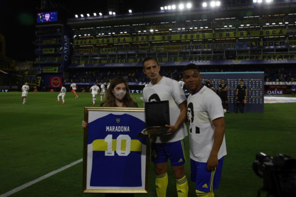 La Bombonera, uno de sus templos, lo homenajeó desde la previa hasta el final del partido