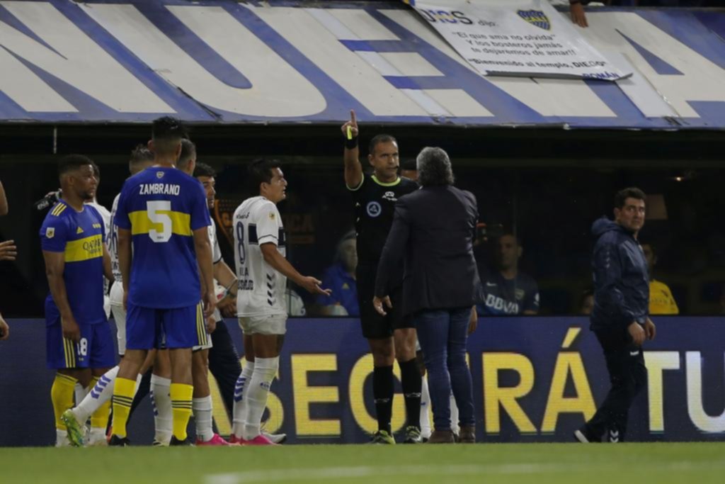 Tumulto, expulsión de Pipo y la roja para Alemán