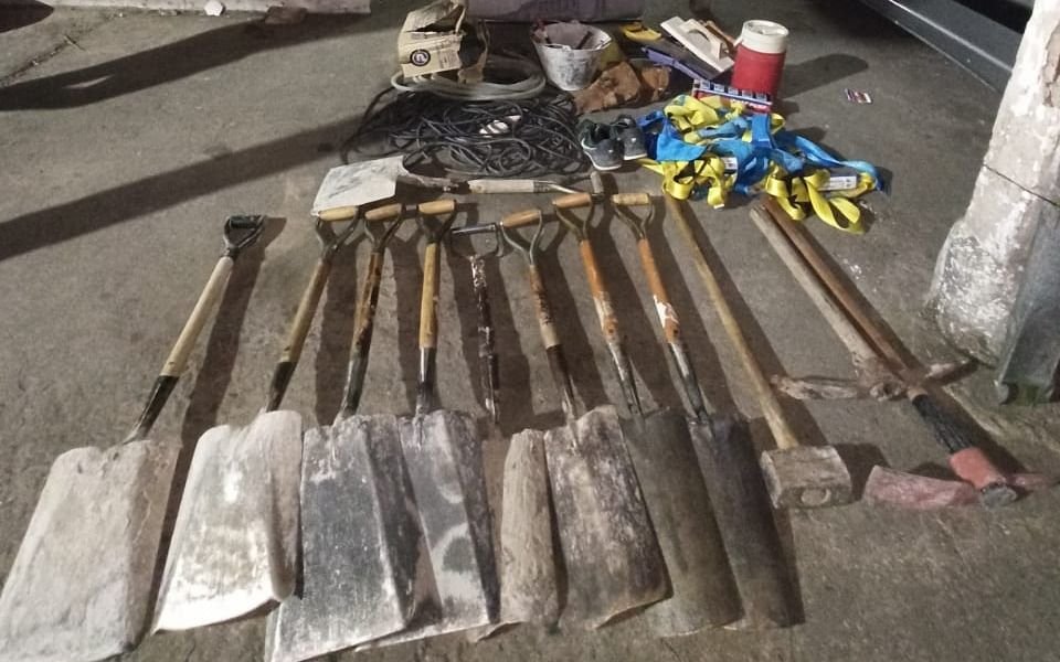 In fraganti: detuvieron a sujeto mientras robaba herramientas en una obra de Plaza Belgrano