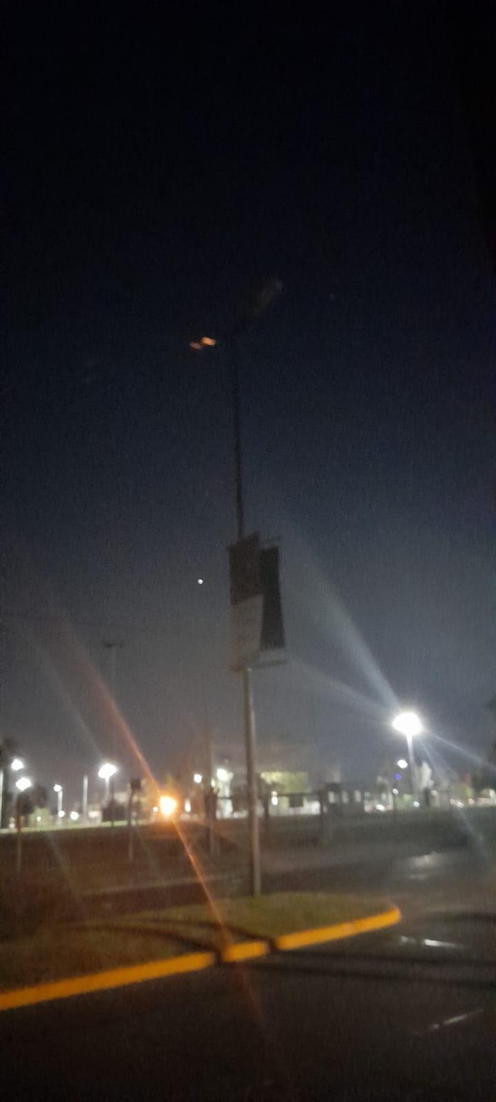 Luminarias que no funcionan en la zona del Estadio Único