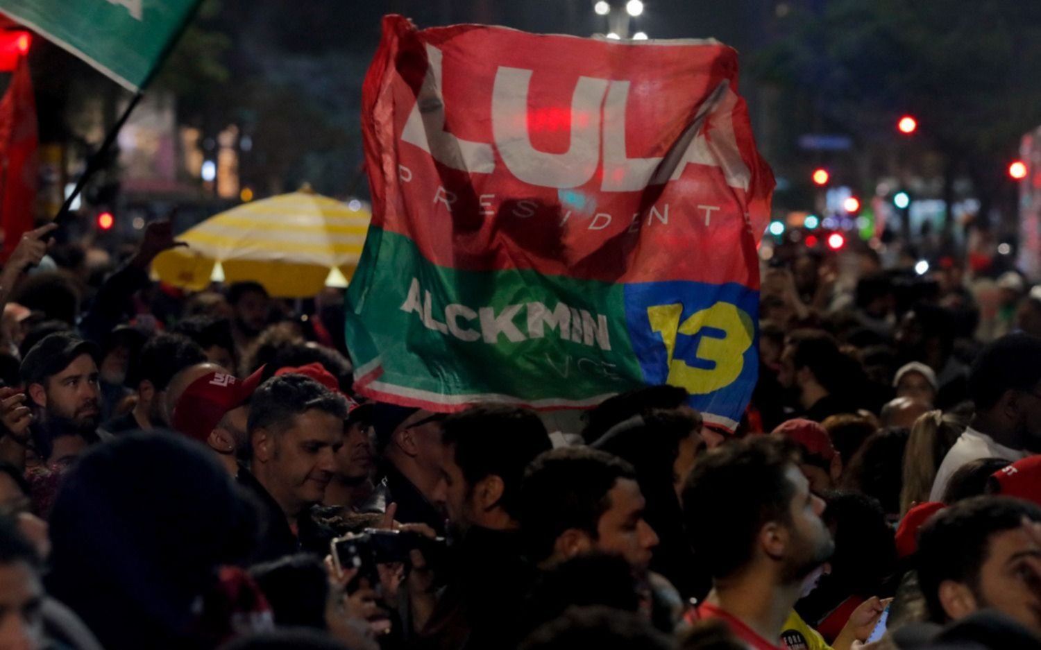 Elecciones en Brasil: Lula ganó pero no le alcanzó, Bolsonaro sorprendió y se definirá en segunda vuelta
