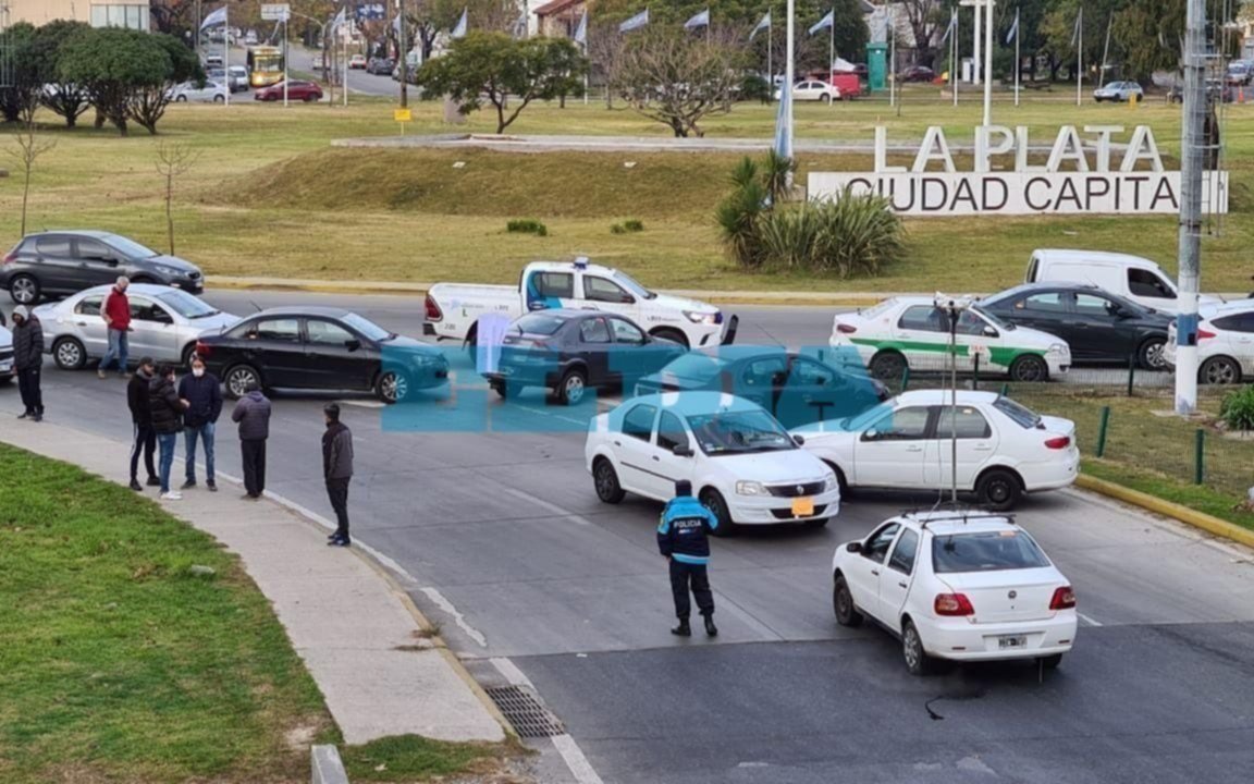 Un piquete en la rotonda de la Autopista generó caos de tránsito y complicaciones