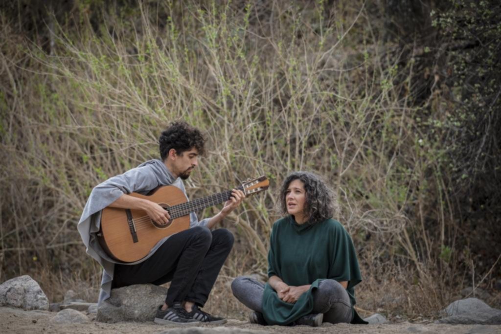 Los Murúa: madre e hijo se abrazan en la música