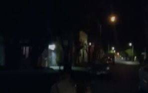 Una calle a oscuras: reclaman falta de luminarias en un barrio de La Plata