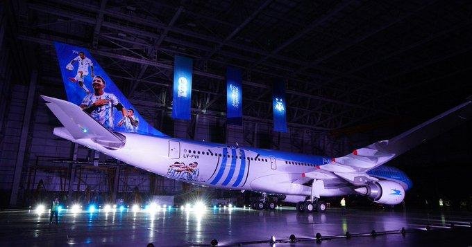 Presentaron el avión que llevará a la Selección a Qatar