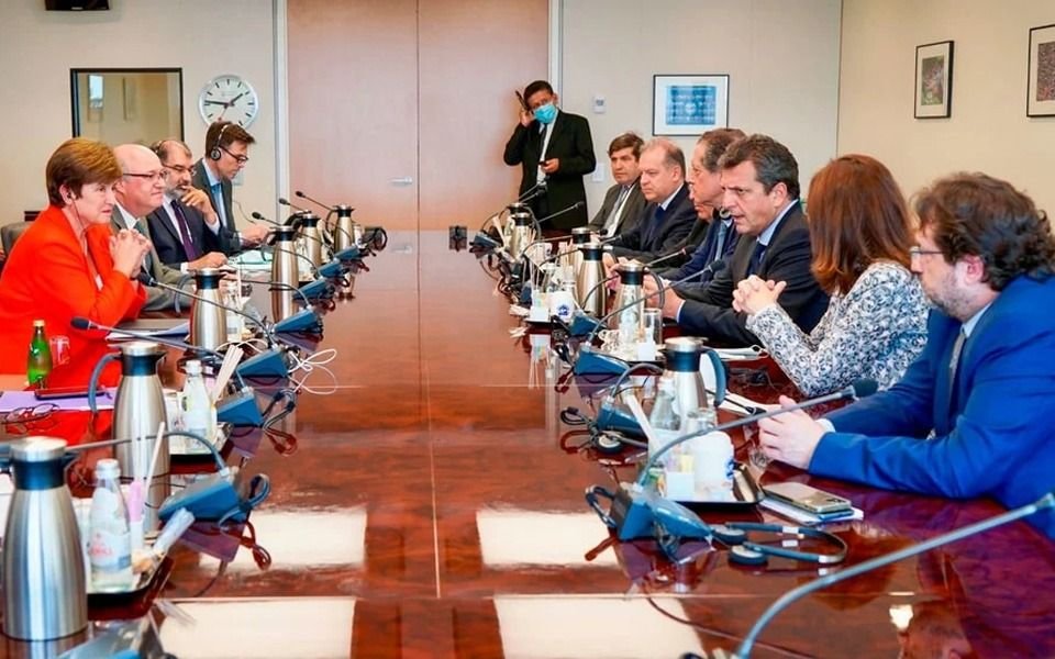 El FMI aprobó la segunda revisión y el desembolso inmediato de US$ 3.800 millones