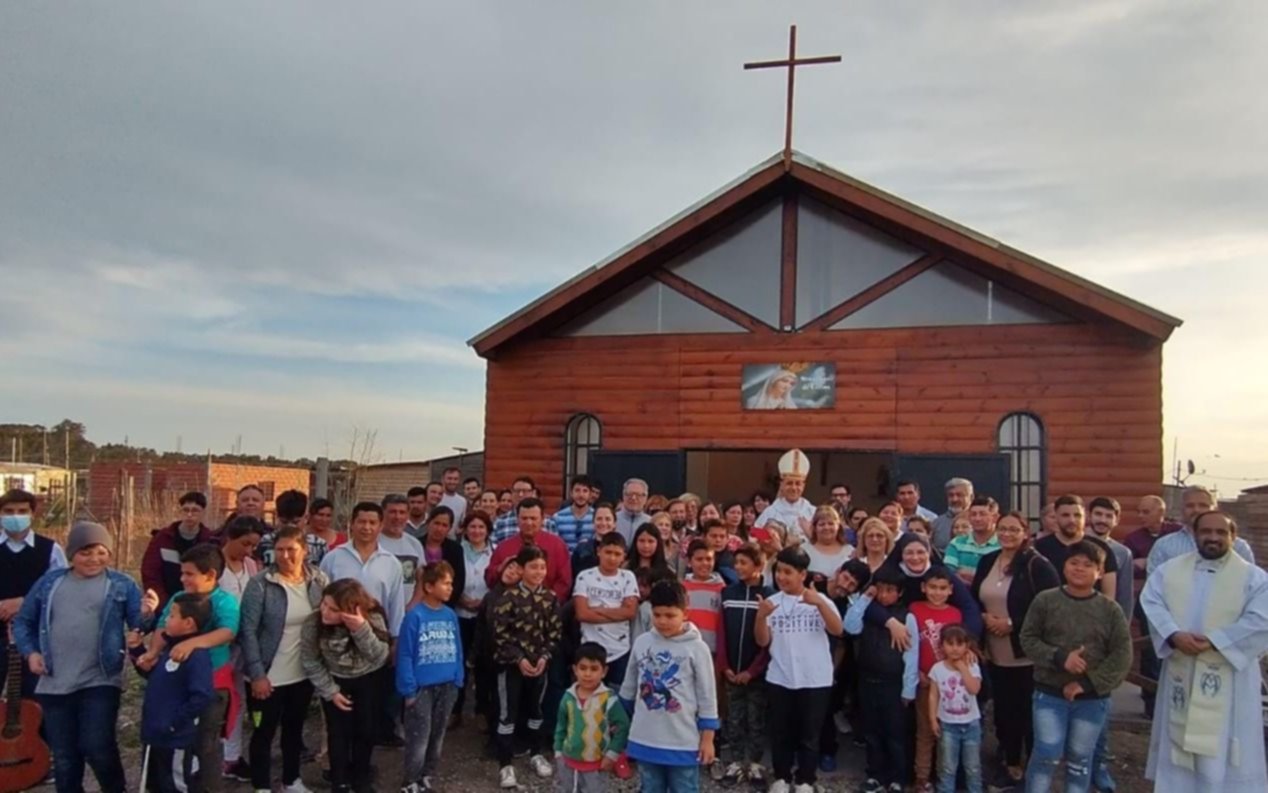 Monseñor Fernández inauguró una capilla en Los Hornos