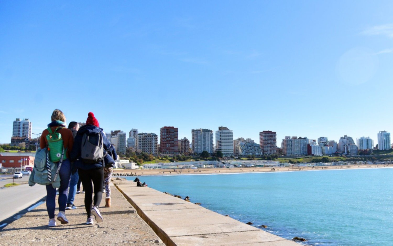 Finde largo: viajan en el país casi 2 millones de personas y destacan alta reserva hotelera