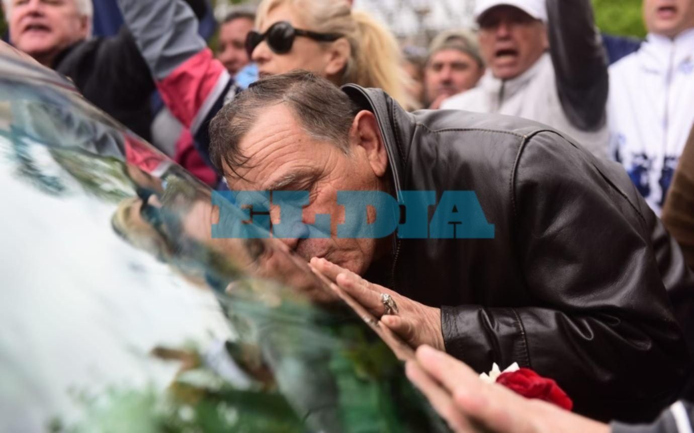 Galería | El cortejo que partió de Tolosa, pasó por el Bosque y siguió hasta el Cementerio