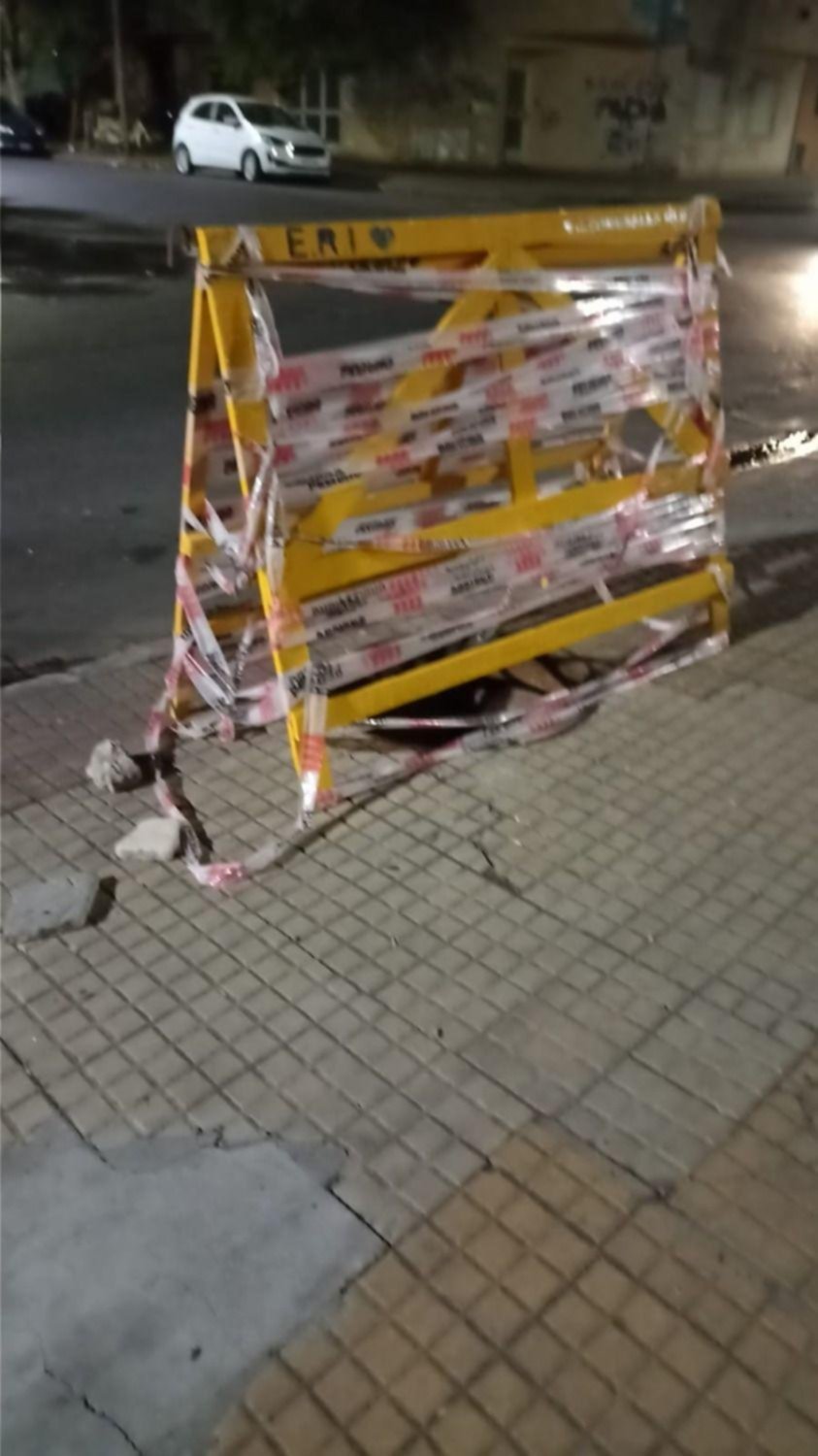 Robaron una tapa y se espera por la reposición