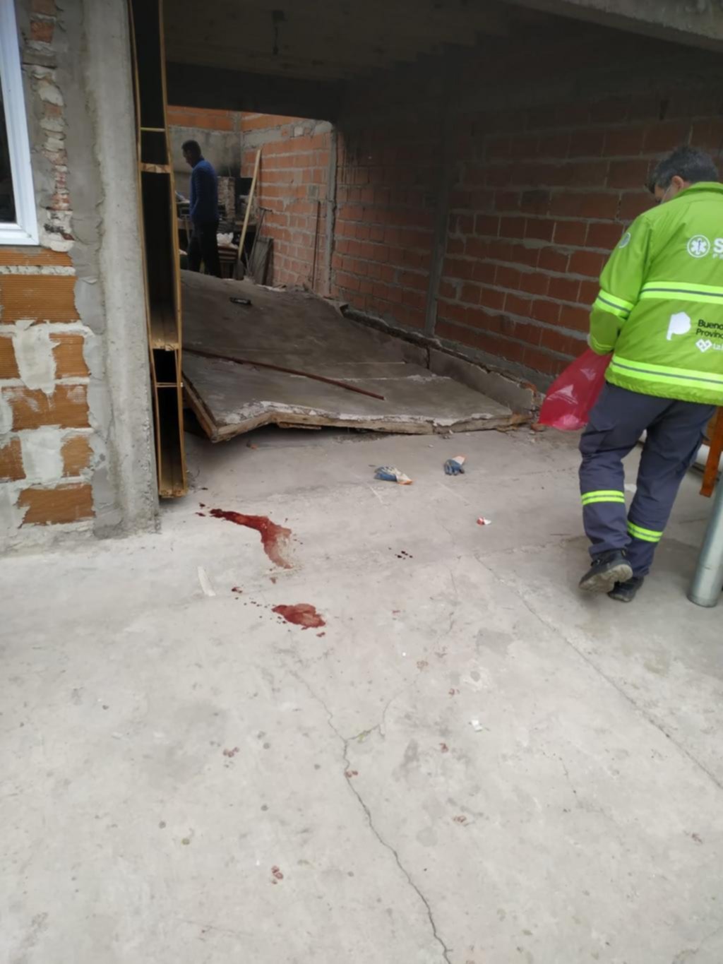Tragedia por el derrumbe de una pared en una casa de Los Hornos