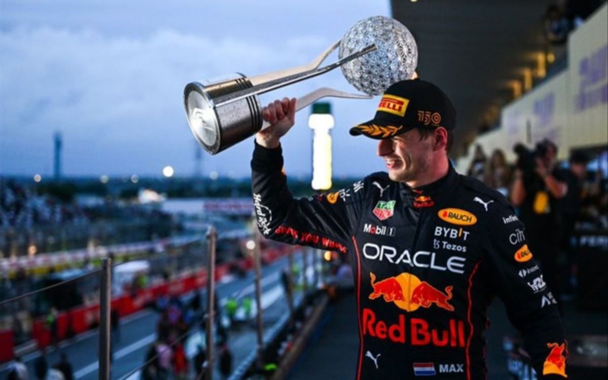 Verstappen ganó en Japón y logró su segundo título de F1 tras una penalización a Leclerc