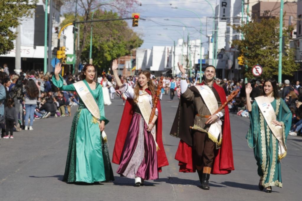 Color, tradición y emoción: gran cierre de la fiesta de los inmigrantes