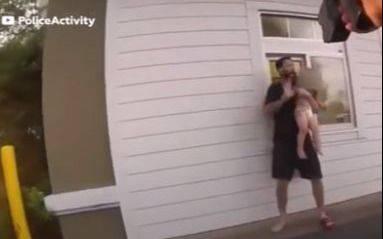 En Florida, un hombre secuestró y tomó como escudo humano al bebé de su novia para no ser atacado por la policía