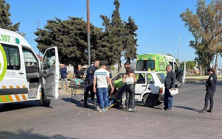 Los siniestros viales no se toman feriado: dos heridos tras un choque