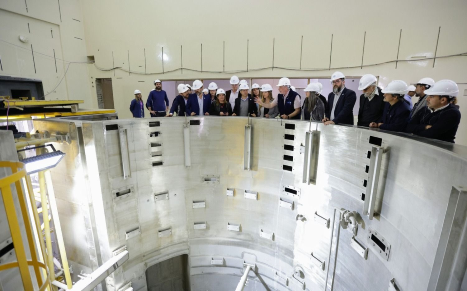 Kicillof recorrió las obras de construcción del Reactor Nuclear Multipropósito RA-10 en Ezeiza