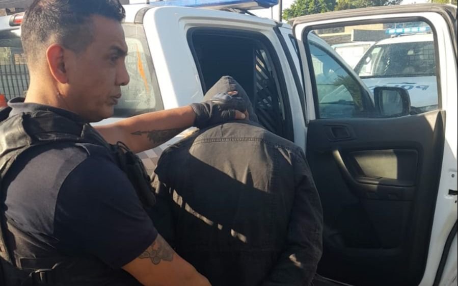 Lo entregó la mamá: cayó un menor acusado de disparar y matar a un motociclista en plena Av. 44