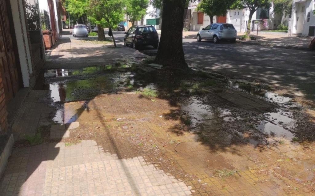 Nuevas quejas por falta de agua y cañerías rotas