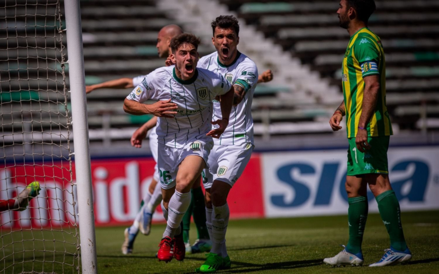 Aldosivi perdió 1 a 0 con Banfield y descendió a la Primera Nacional