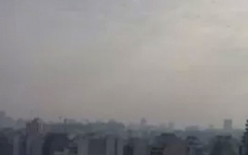 Recrudeció el fuego en el Delta del Paraná y el viento trae el humo hacia La Plata