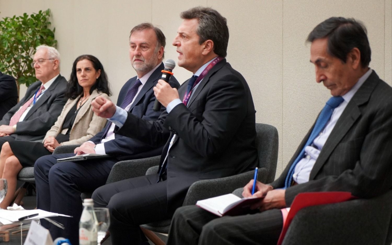 Massa fustigó a Guzmán en EE.UU: "Dejó un desborde fiscal"