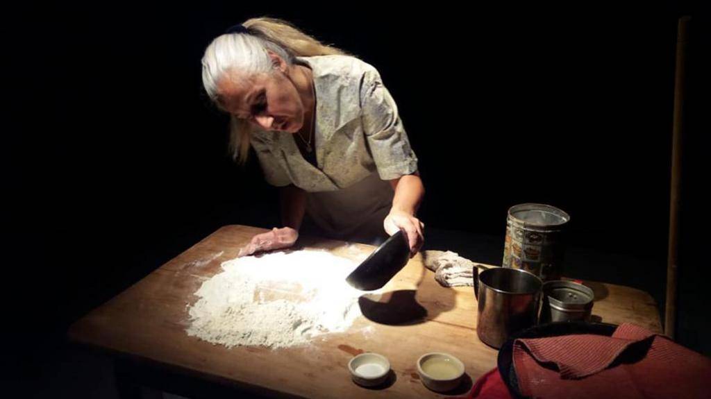 “Ella amasa”: un retrato de la cotidiana opresión patriarcal