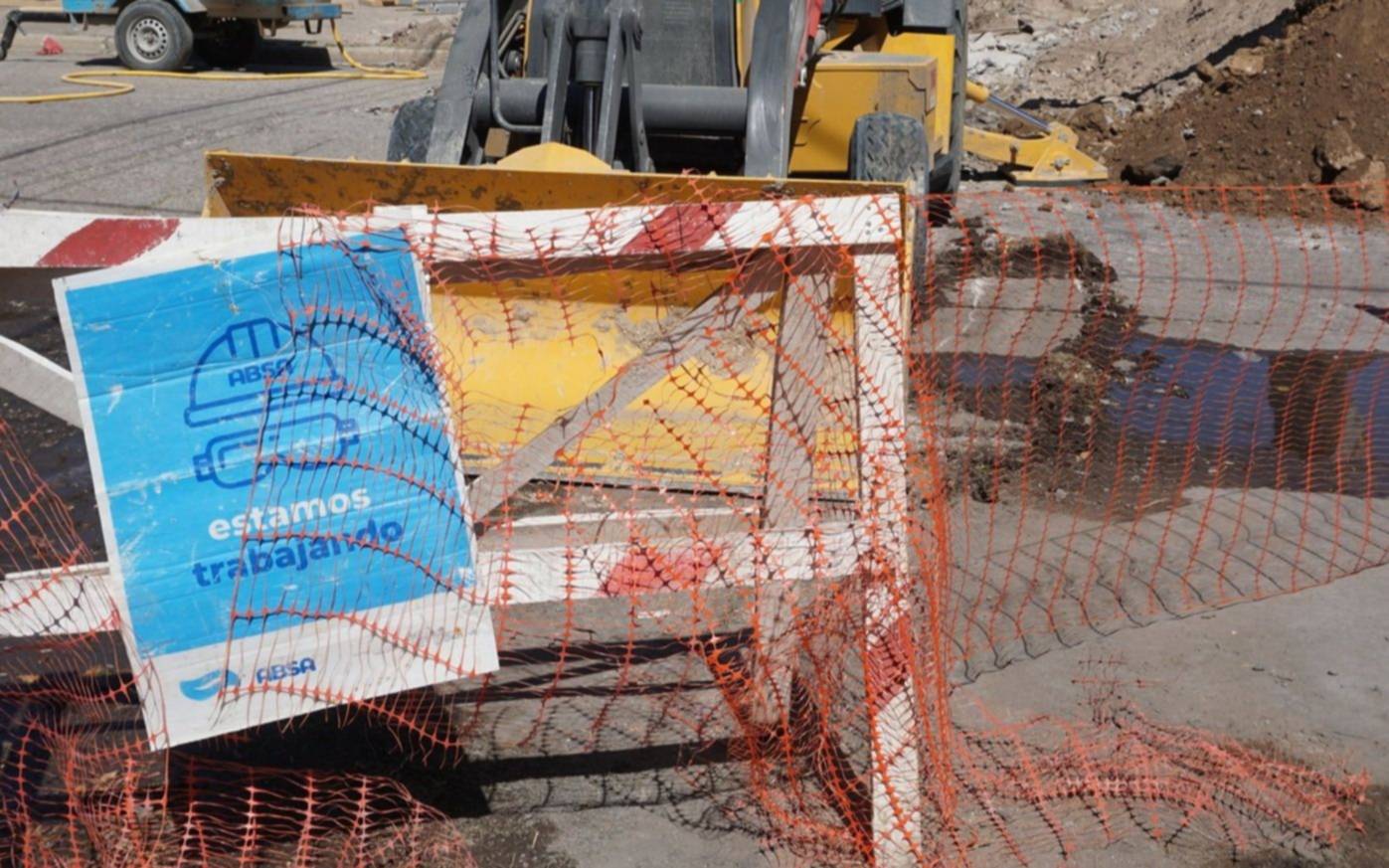 Faltará agua en algunos barrios de La Plata este jueves: a qué zonas afectan las obras de Absa