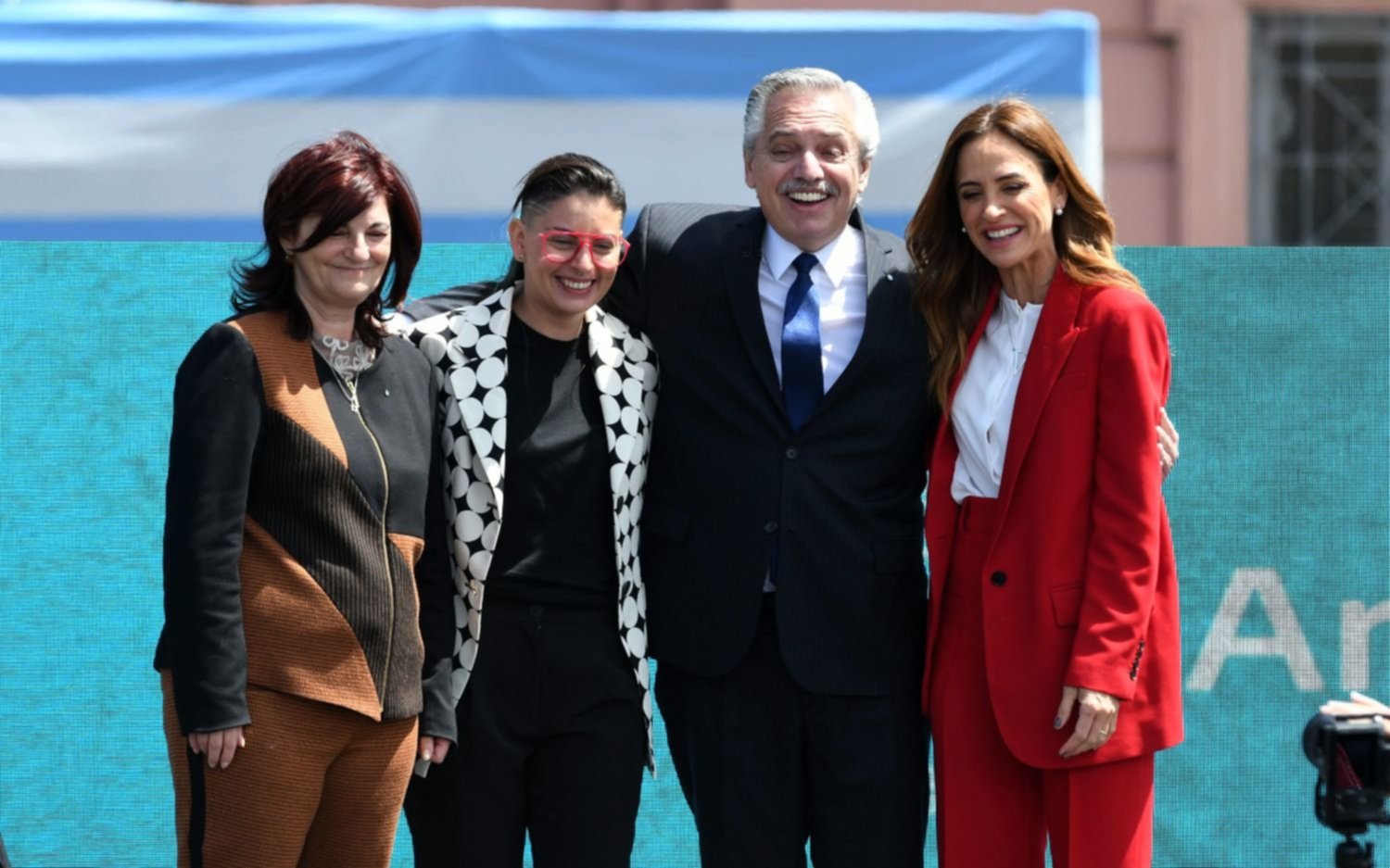 Alberto Fernández renovó el pedido de "unidad" al tomarle juramento a sus nuevas ministras