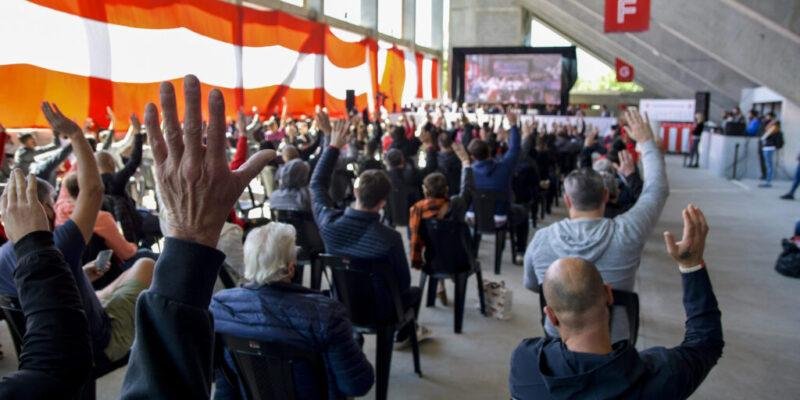 Estudiantes: sus números mientras busca entrenador