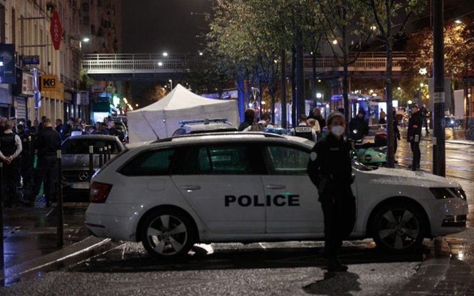 Conmoción en París: hallan a una niña de 12 años asesinada dentro de un baúl 