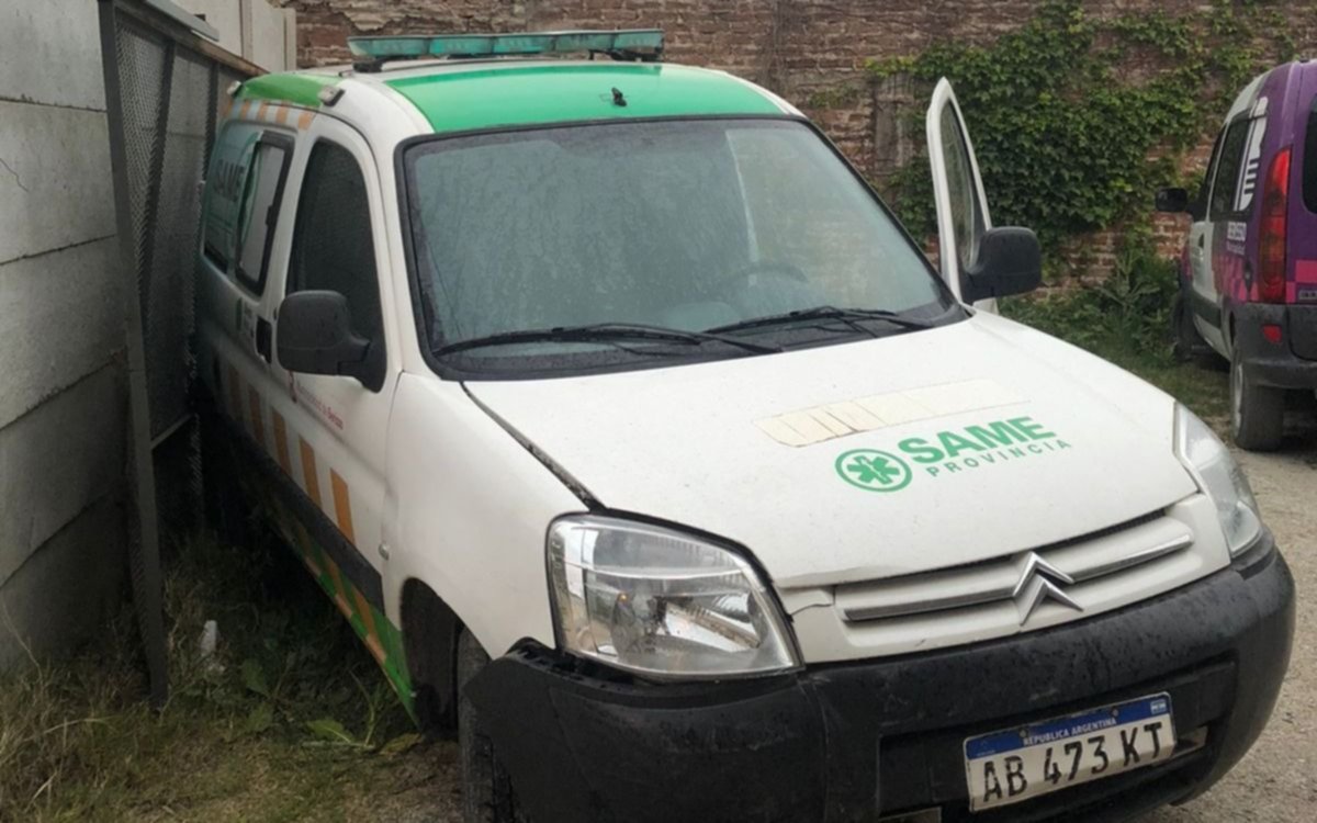 Increíble: quisieron robarse una ambulancia del hospital de Berisso y la chocaron